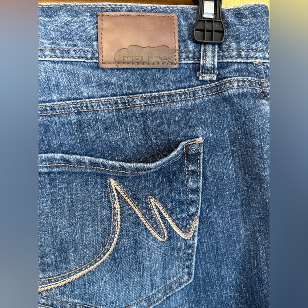 Maurices Curvy medium wash Blue Jeans Size 15/16 Short - Picture 4 of 9